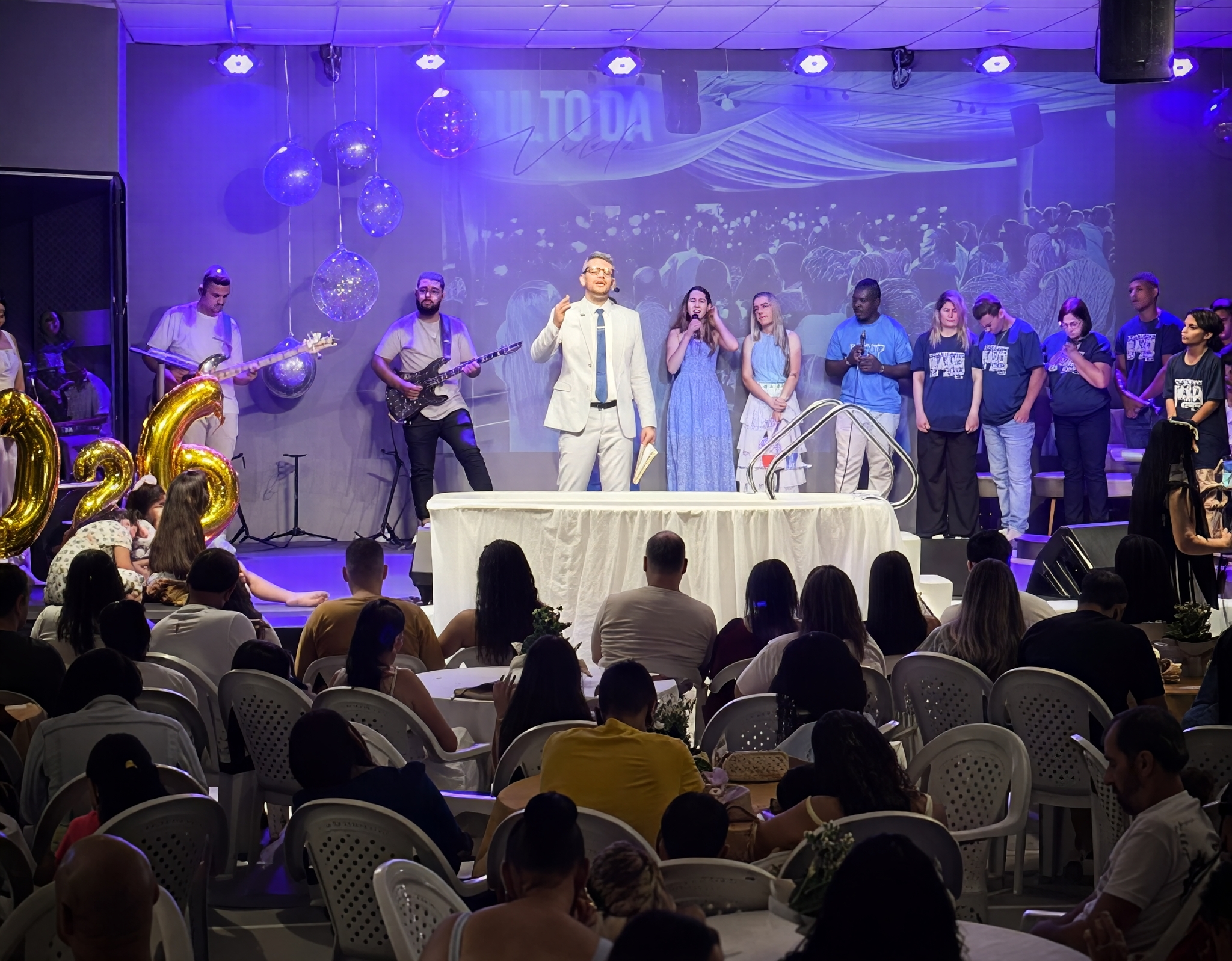 Culto na IBR Castelo de Adoração com a comunidade reunida